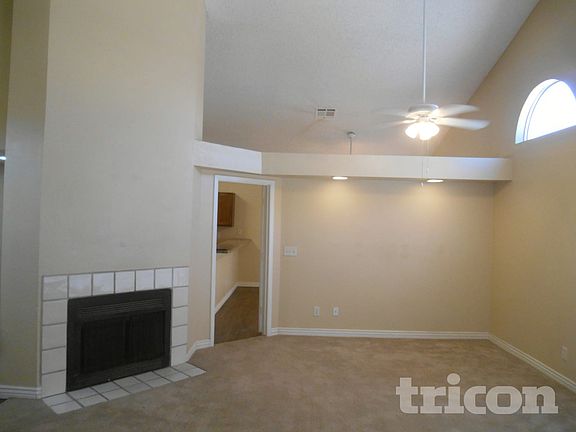 2nd image of 1706 N Comanche Dr
