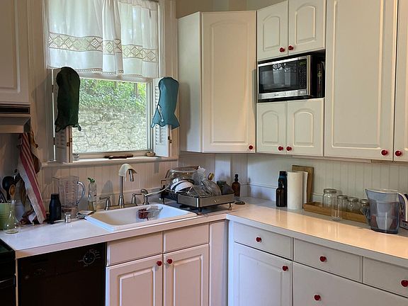 2nd image of 98 Hillside Pl #209