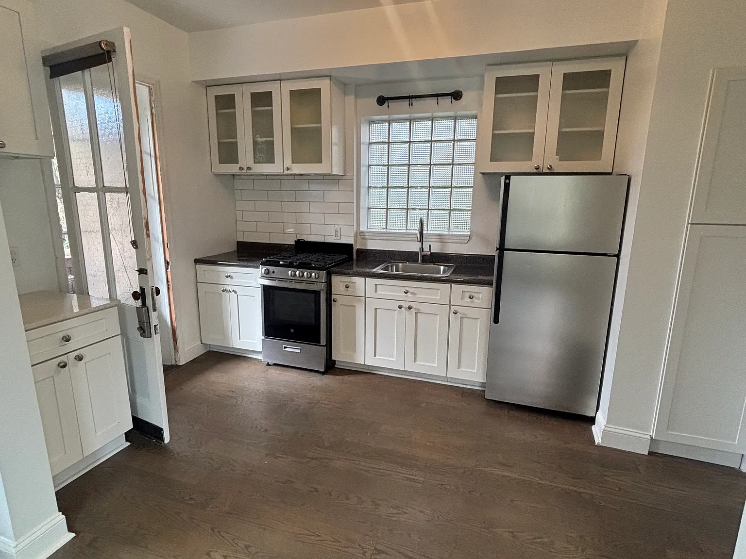 2 bed, 1200 sqft, $2,800 — Photo 3