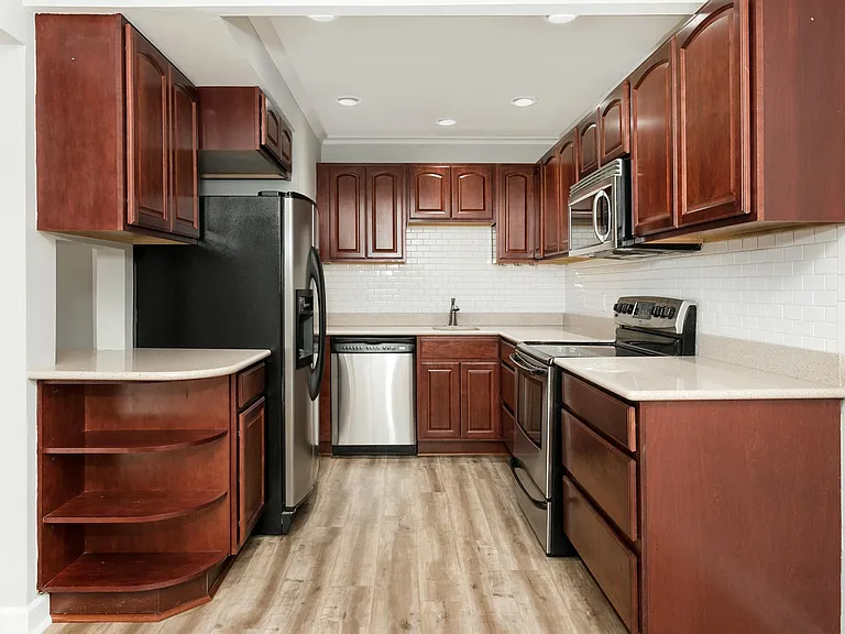 2377 Walton Blvd #11 — Photo 9