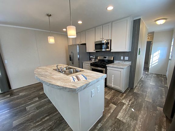 4th image of 875 Grand River Avenue Gate #84