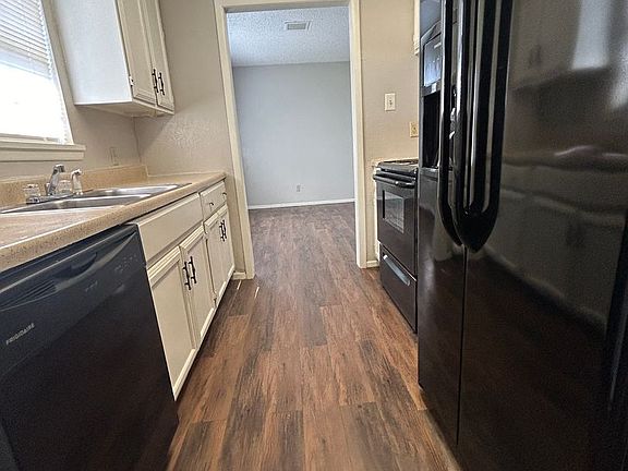 3rd image of 1403 S Cardinal St APT B