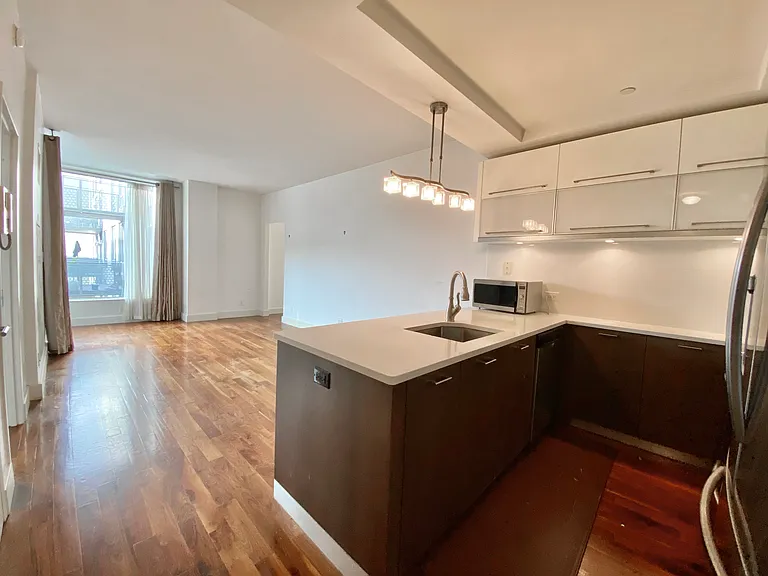 214 N 11th St #5U — Photo 4