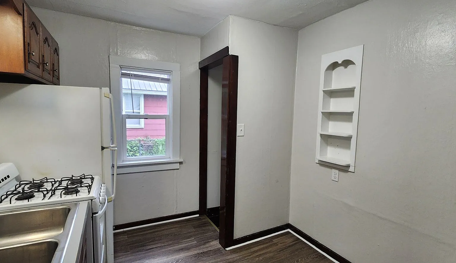 3 Bed 1 Bath Home for Rent — Photo 3