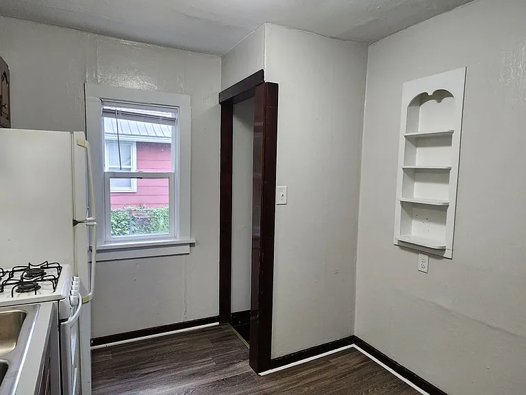 318 E 15th St N — Photo 3