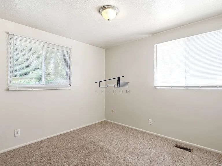 4850 S Duplex — Photo 12