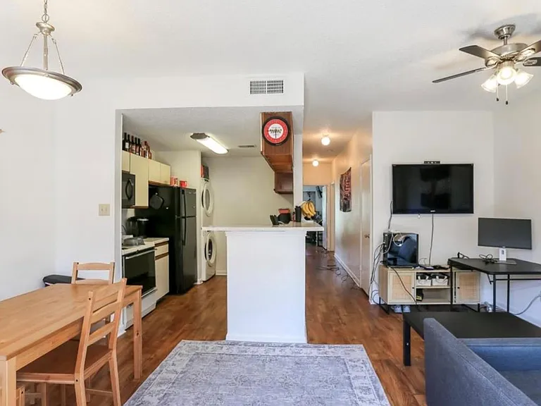 912 W 22nd St #304 — Photo 8