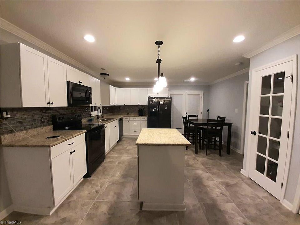 2nd image of 4316 Hilltop Rd