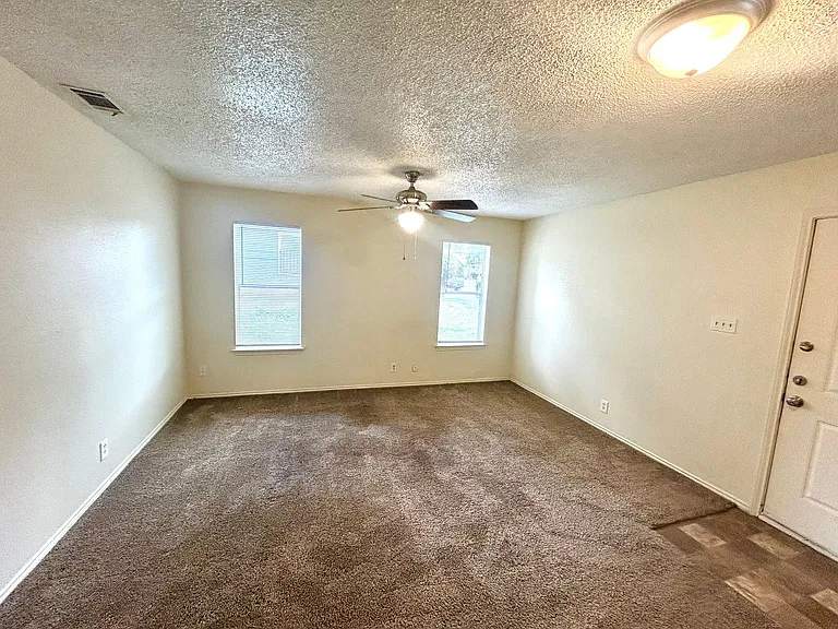 3607 Bremen Ave — Photo 3