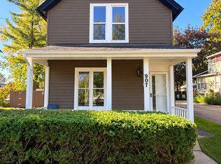 907 Porter St, Waukegan, IL 60085