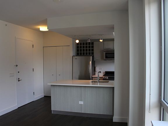 4th image of 801 Amsterdam Ave APT 04A