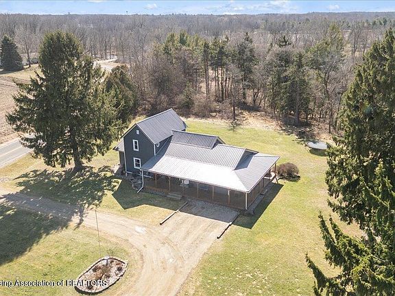 3rd image of 8348 E Maple Rapids Rd