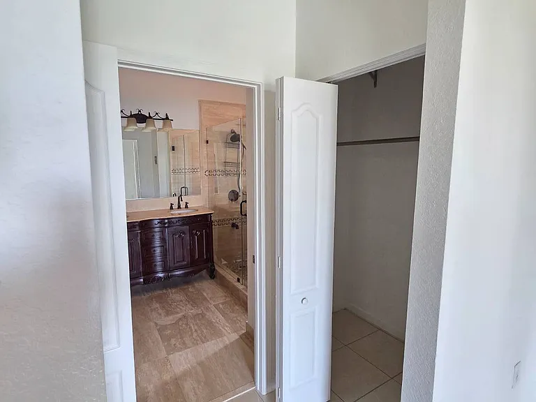 3716 NE 22nd Pl #EFFICIENCY — Photo 9