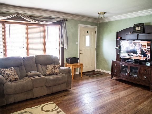 5th image of 600 White Oak Dr