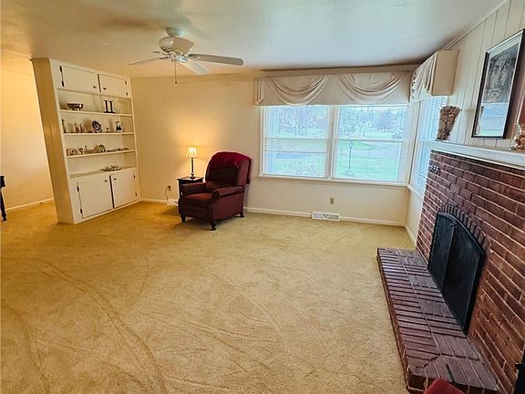 4th image of 7662 Elmland Ave