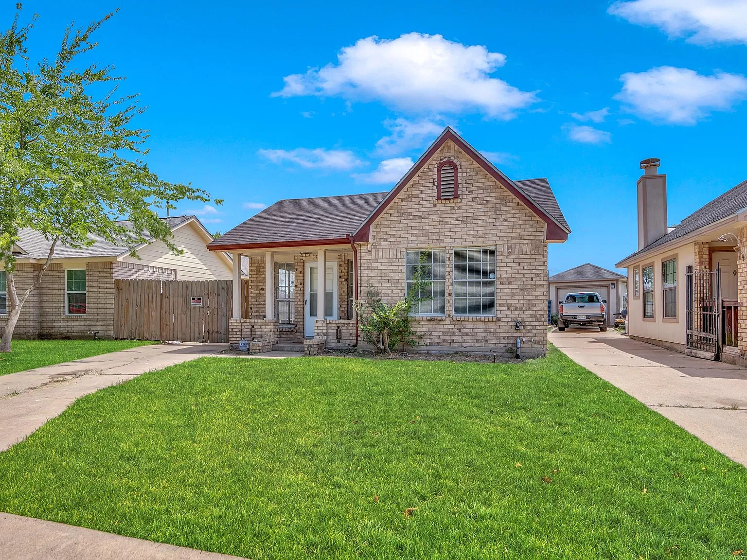 2 bed, 1.0 bath, 793 sqft, $1,300 — Photo 3