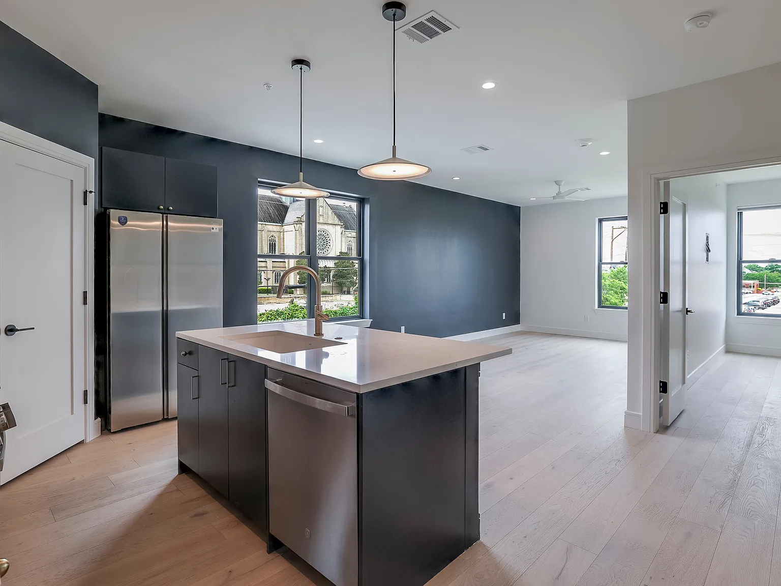 2 bed, 1330 sqft, $2,850 — Photo 3