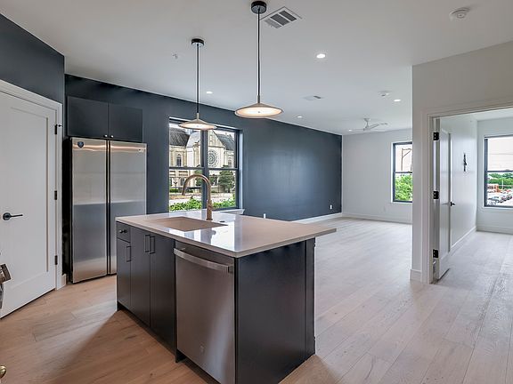 3rd image of 309 W Daggett Ave #207