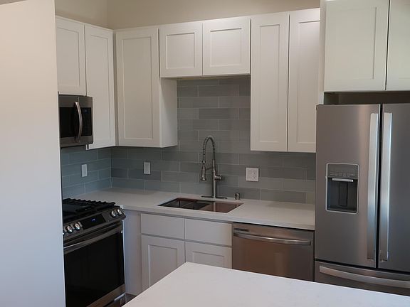 4th image of 1719 33rd St