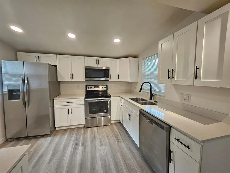 2816 S French Ave — Photo 6