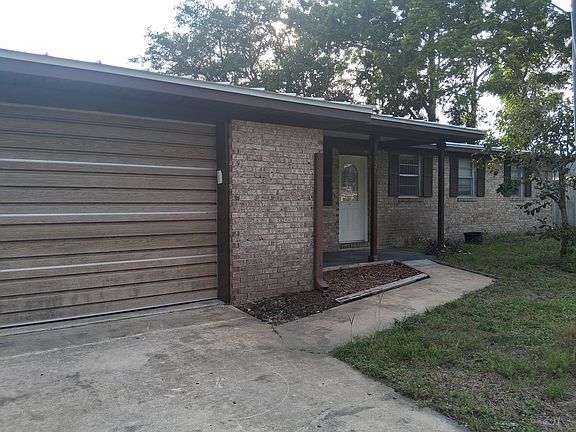 2nd image of 320 Lobelia Rd