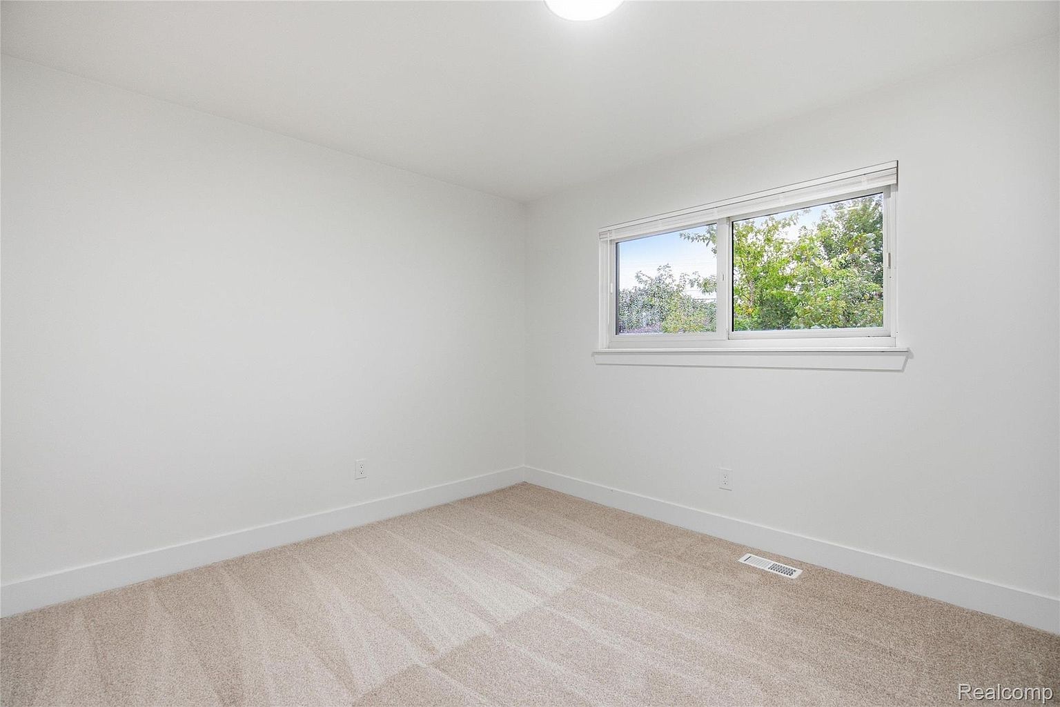 32654 Bunert Rd, photo 17