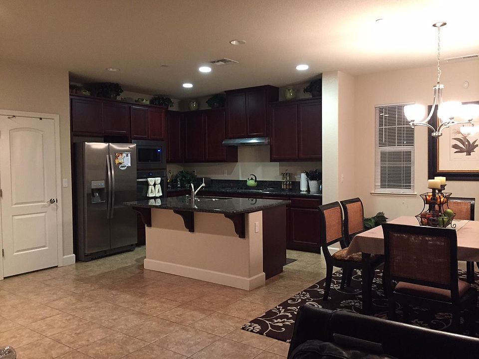2nd image of 521 W Bonaventure Ave