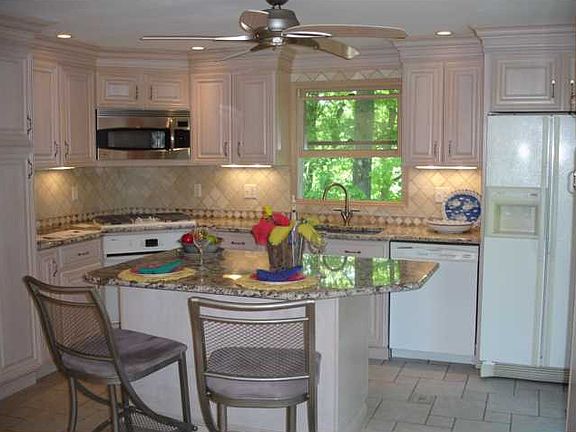 4th image of 128 Iroquois Dr