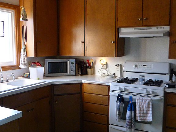 3rd image of 701 14th St SE