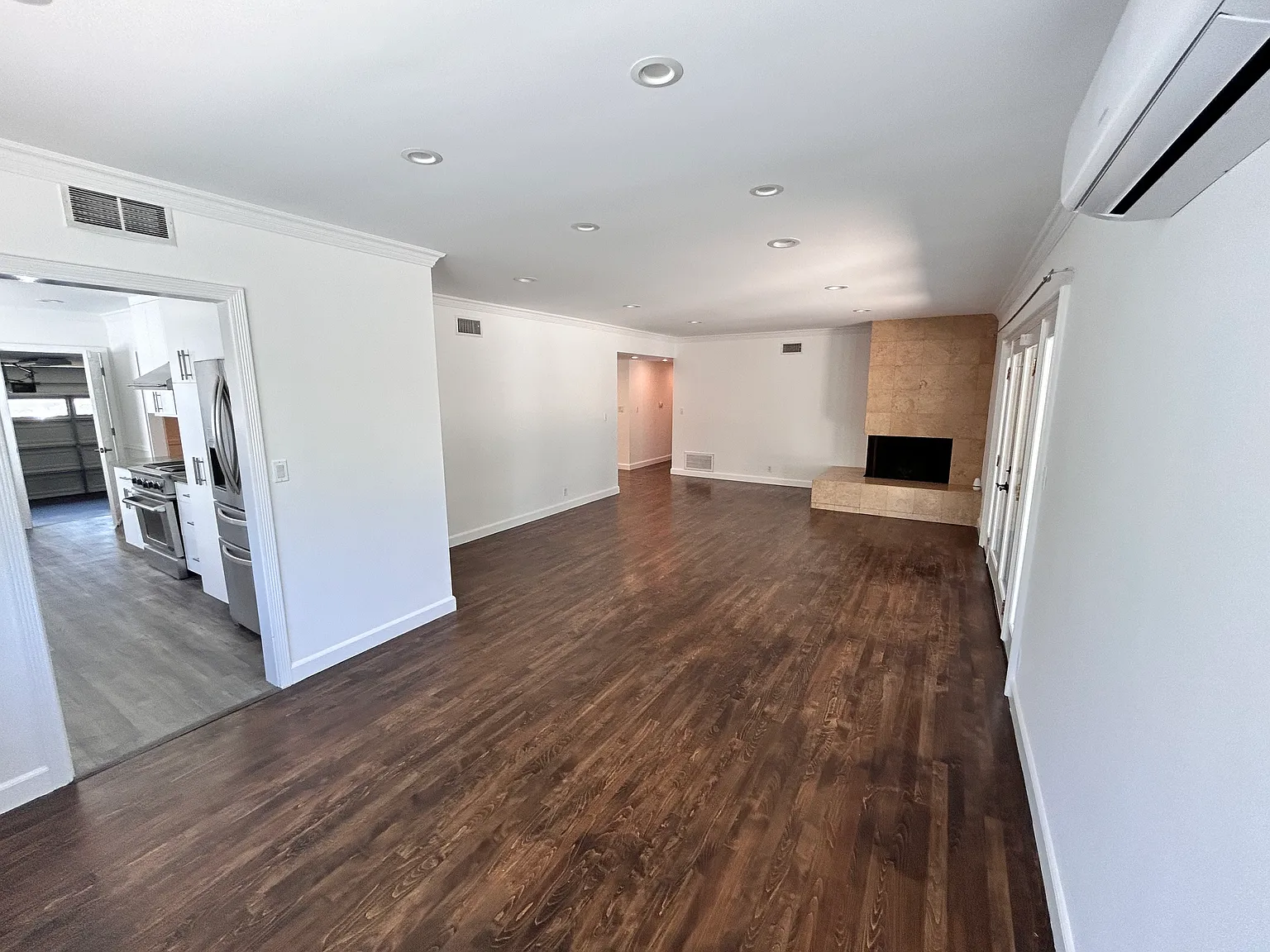 3 bed, 1888 sqft, $5,750 — Photo 3