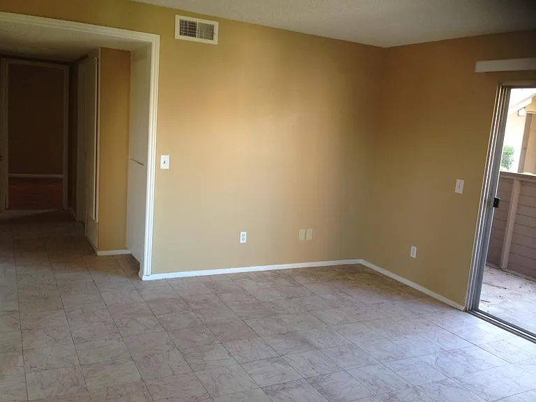 1555 Border Ave — Photo 4