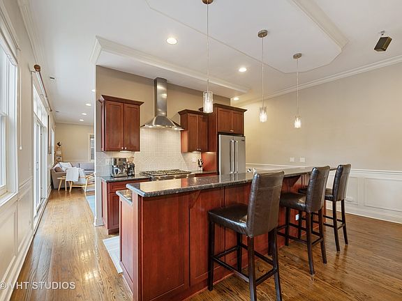 5th image of 1442 W Belmont Ave #Townhouse