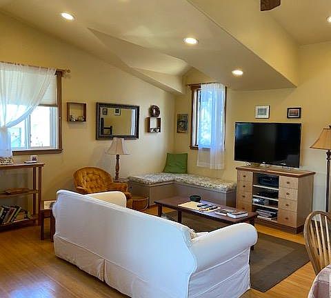 2nd image of 3846 Crescent Dr
