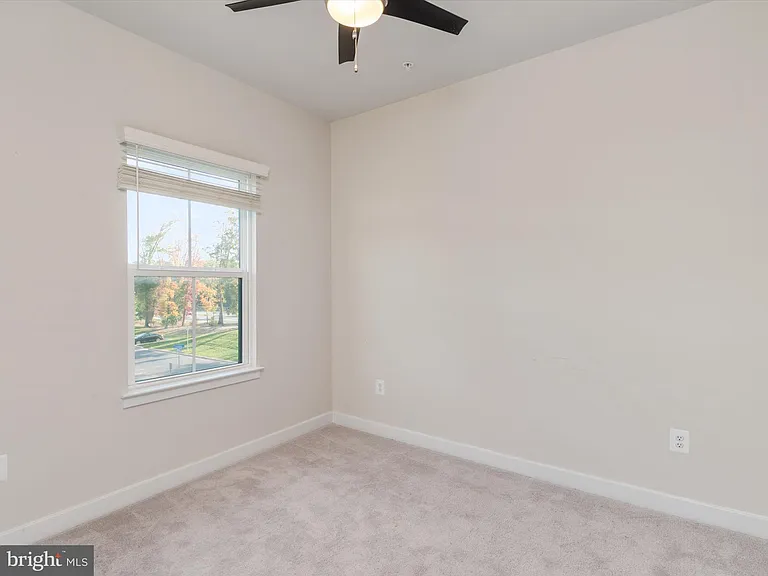 559 Levanna Lane Gln — Photo 32