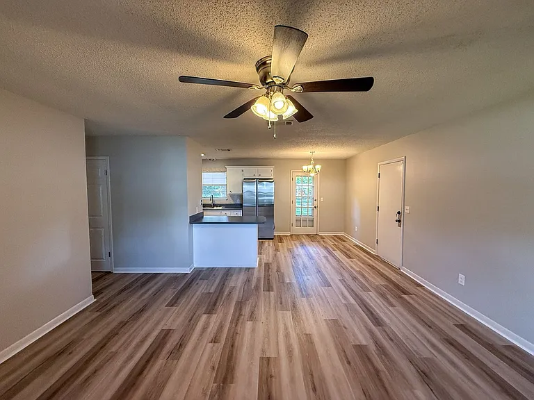 5240 Catalina St — Photo 3