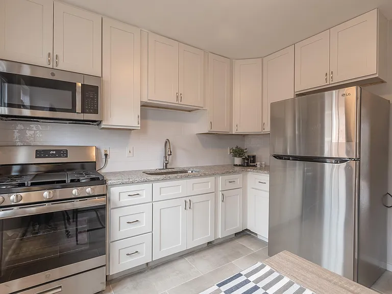 2932 Hallmark Ln — Photo 7