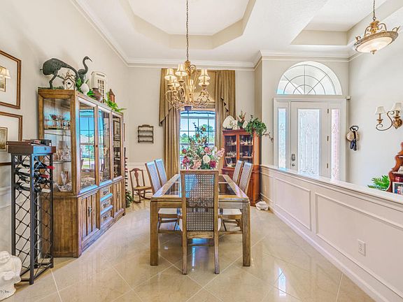 3rd image of 336 Palmas Cir