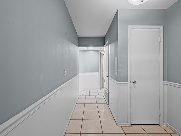 3rd image of 2340 Buckingham Rd