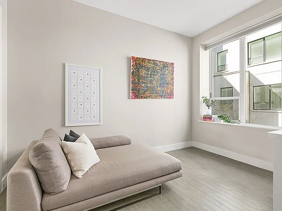 4th image of 416 W 52nd St #Th205