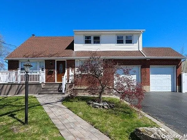 308 40th Street, Lindenhurst, NY 11757