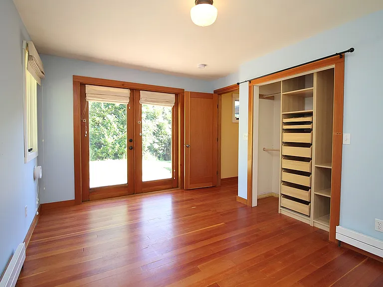 9233 SW Brier Pl — Photo 16
