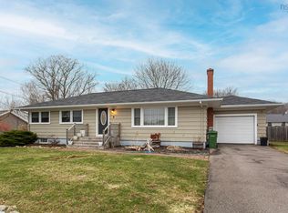 5 Acadia St, Middleton, NS B0P 1W0