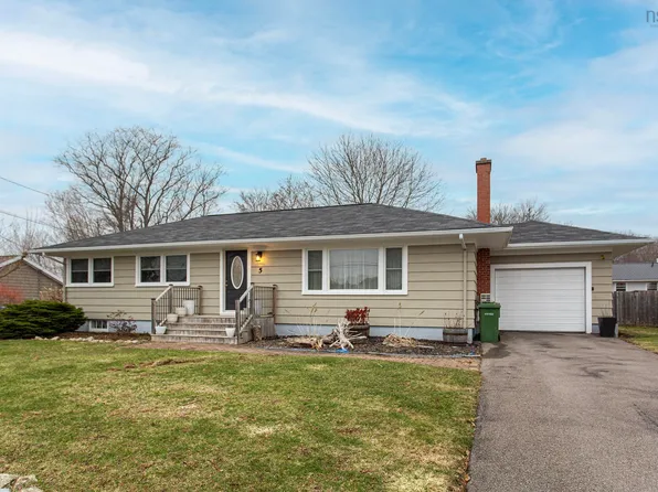 5 Acadia St, Middleton, NS B0P 1W0