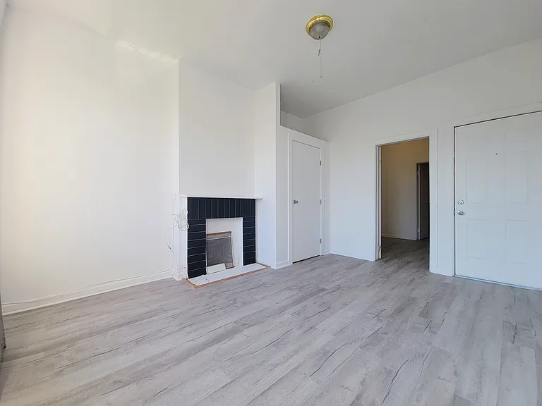 557 Wilson Ave #3L — Photo 1