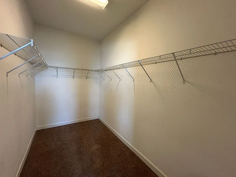 2950 Youngford St — Photo 10