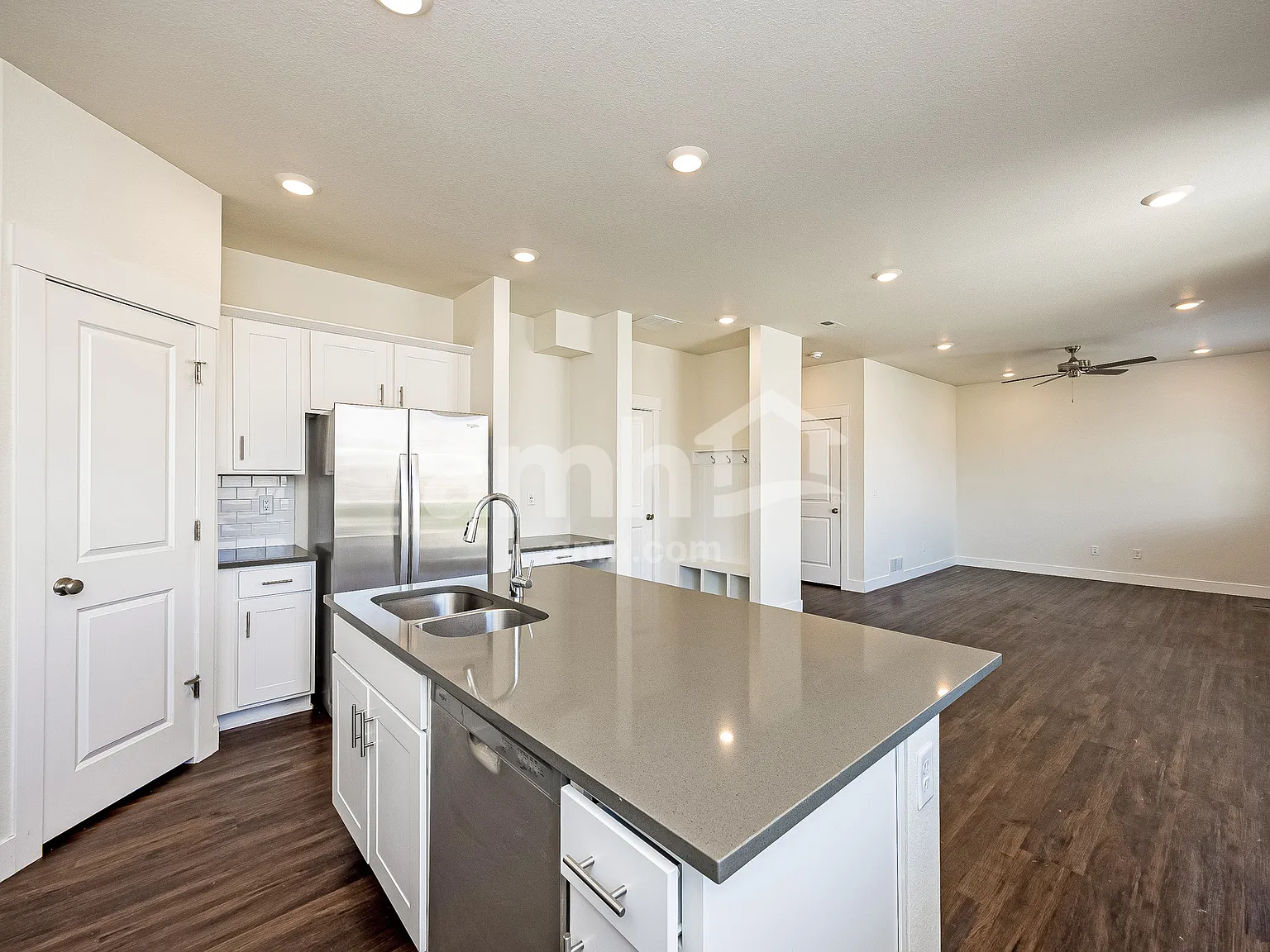 4 bed, 2.5 bath, 2005 sqft, $2,775 — Photo 3