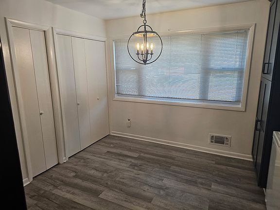 kitchen sitting area