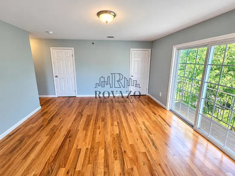 3 bed, 800 sqft, $2,395 — Photo 4