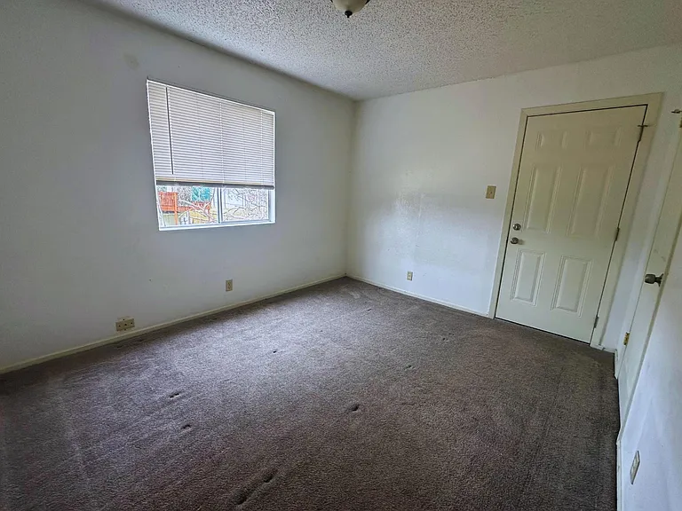 2202 Tabor Ct #C — Photo 10