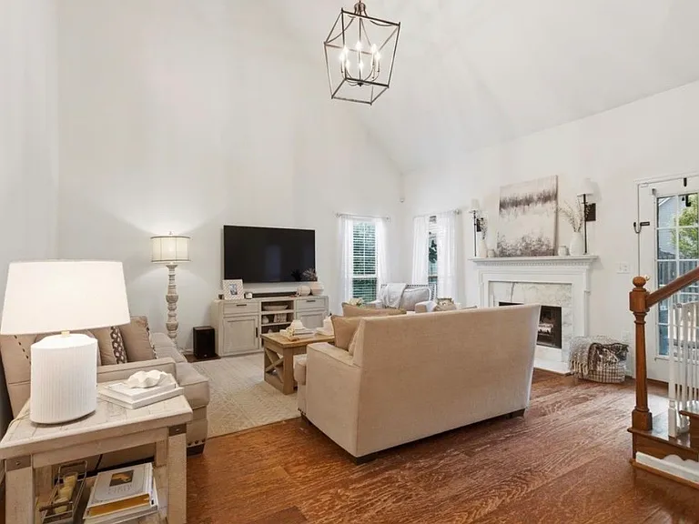 2300 Amberley Woods Trce — Photo 17